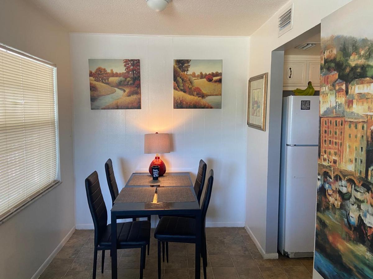 Private Room In A 2 Bedroom 1 Bathroom Shared With Host, On The Beach, Surrounded By Resorts, Only 2 People Max 세인트피트비치 외부 사진